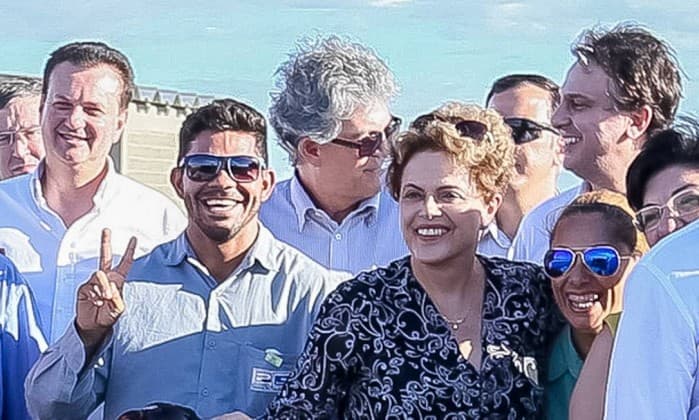 Para defender mandato, Dilma dobra número de viagens