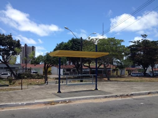 Novos abrigos de ônibus estão sendo implantados em Natal; veja locais