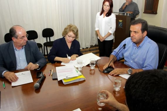 Decreto do prefeito Carlos Eduardo regulamenta emissão de Carteiras de Estudante em Natal
