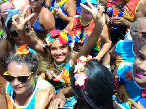 Baiacu na Vara e Bloco dos Gari invadiram às ruas da Redinha na quarta-feira de cinzas