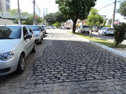 Zonas Leste e Oeste recebem aplicação de asfalto nesta sexta-feira