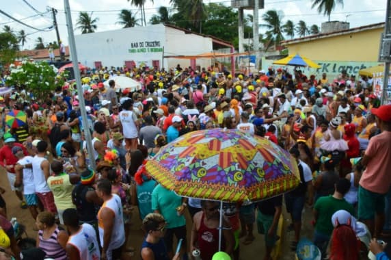 FOTO: Bloco dos Garis e Baiacu na Vara encerram o carnaval de Natal