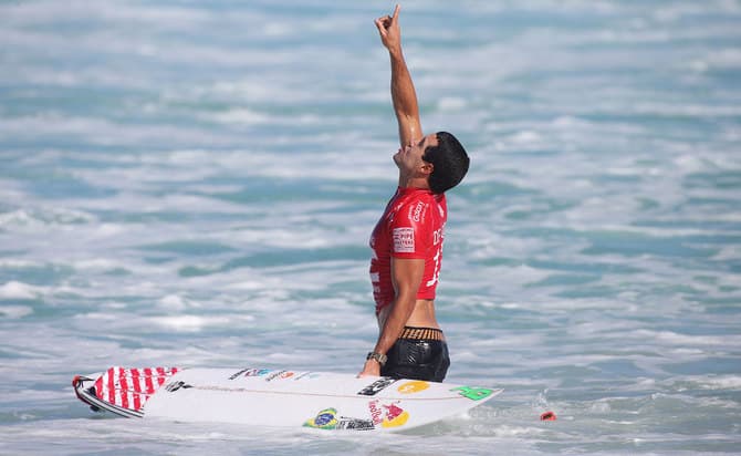 SURF MUNDIAL: Brasil é bi-campeão do mundo com Mineirinho