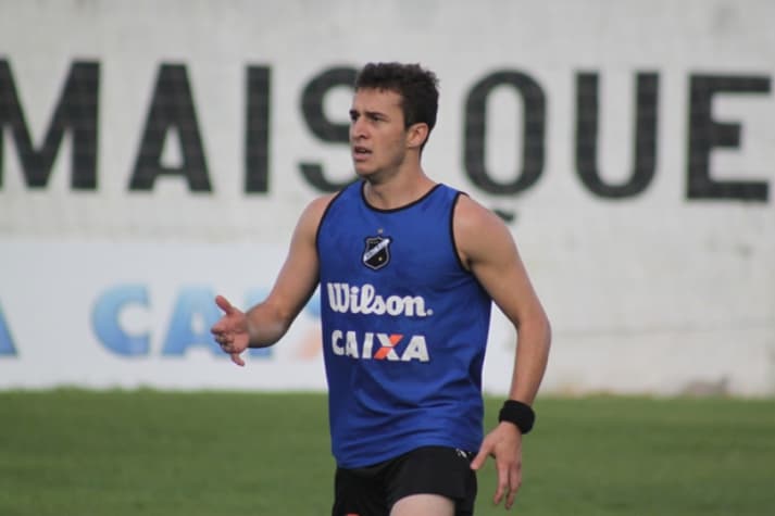 Já de olho em 2016, Santos fica perto de acertar com meia Ronaldo Mendes, ex-ABC