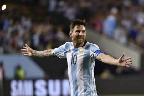 Jornal: Messi volta atrás e ficará na Argentina após "pausa"