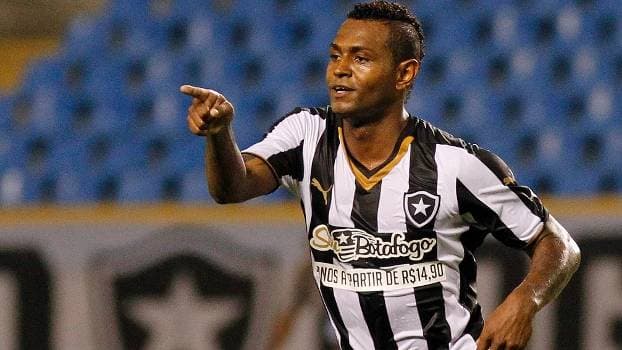Atacante Jobson do Botafogo é suspenso por 4 anos pela Fifa e está fora da final do Carioca