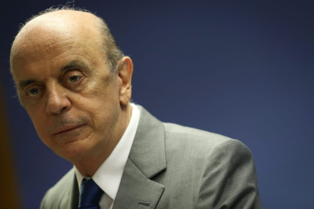 A COLUNA E O SUPLÍCIO: Amigos de José Serra estavam impressionados com os relatos de dores do tucano
