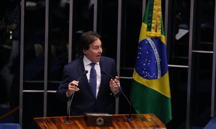 Patrimônio de Eunício Oliveira cresceu 169% entre 2010 e 2014