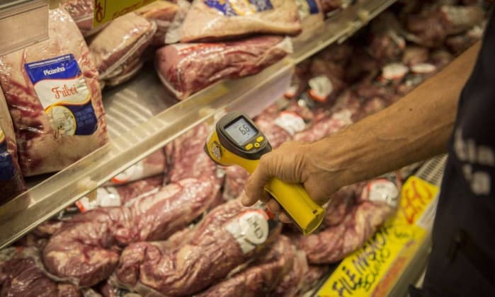 Carne brasileira em portos na China deve ficar retida até segunda ordem