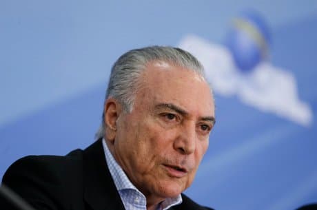 Temer decreta luto oficial e determina ajuda a famílias de vítimas de queda de avião