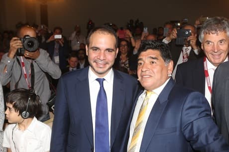 EM BUSCA DA MORALIZAÇÃO DO FUTEBOL: Maradona será um dos candidato à presidência da Fifa, revela jornalista
