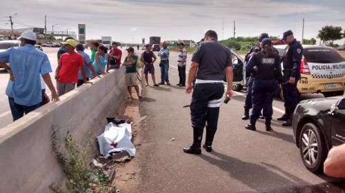FOTO: Homem morre atropelado na BR-304