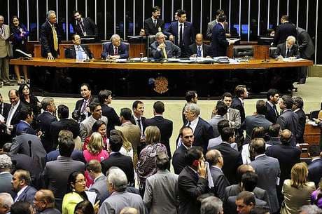 Plenário da Câmara aprova texto-base de projeto que amplia terceirização no País; veja o que pode mudar na vida do trabalhador
