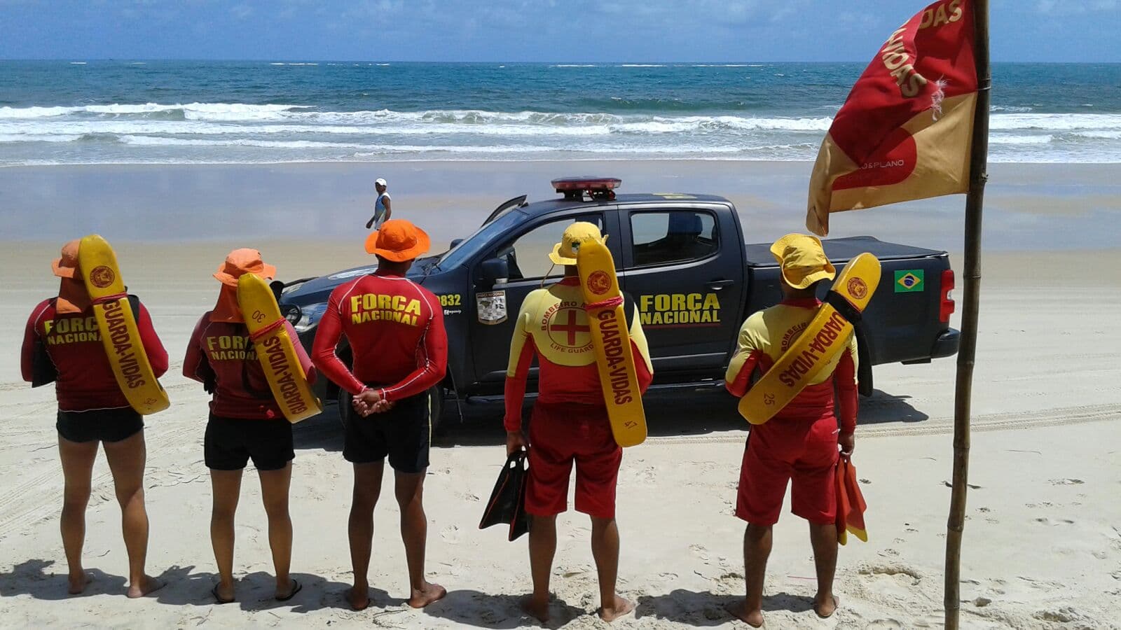 Bombeiros realizam 205 salvamentos aquáticos no litoral potiguar em 2015
