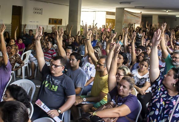 Assembleia unificada decide suspender a greve geral da educação do RN