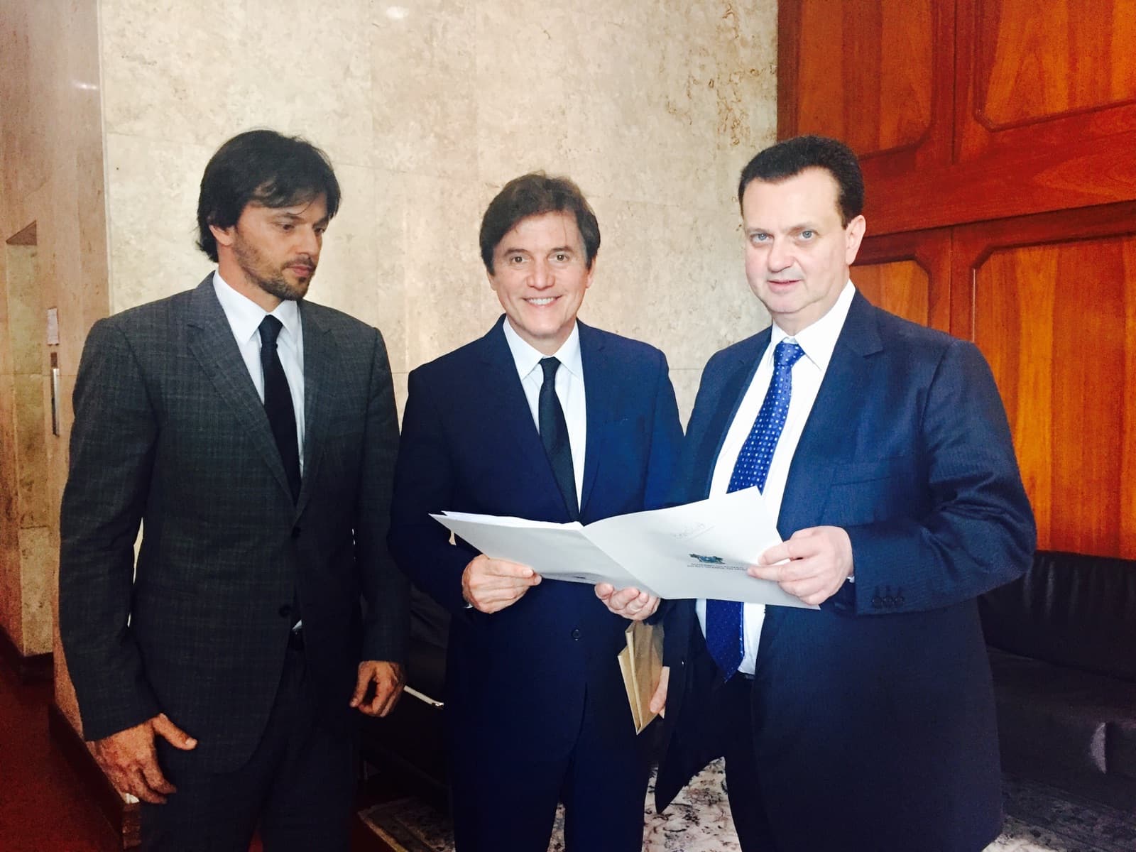 Governador entrega projeto de ponte Natal-Macaíba ao ministro das Cidades