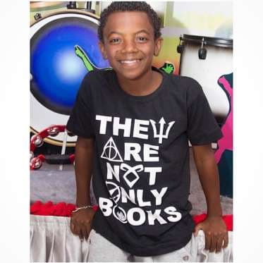 Ator mirim de ‘Chiquititas' é vítima de racismo no Instagram: ‘Macaco safado'