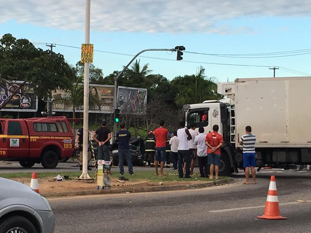 FOTOS: Acidente grave no trevo de cidade satélite acaba com uma pessoa morta