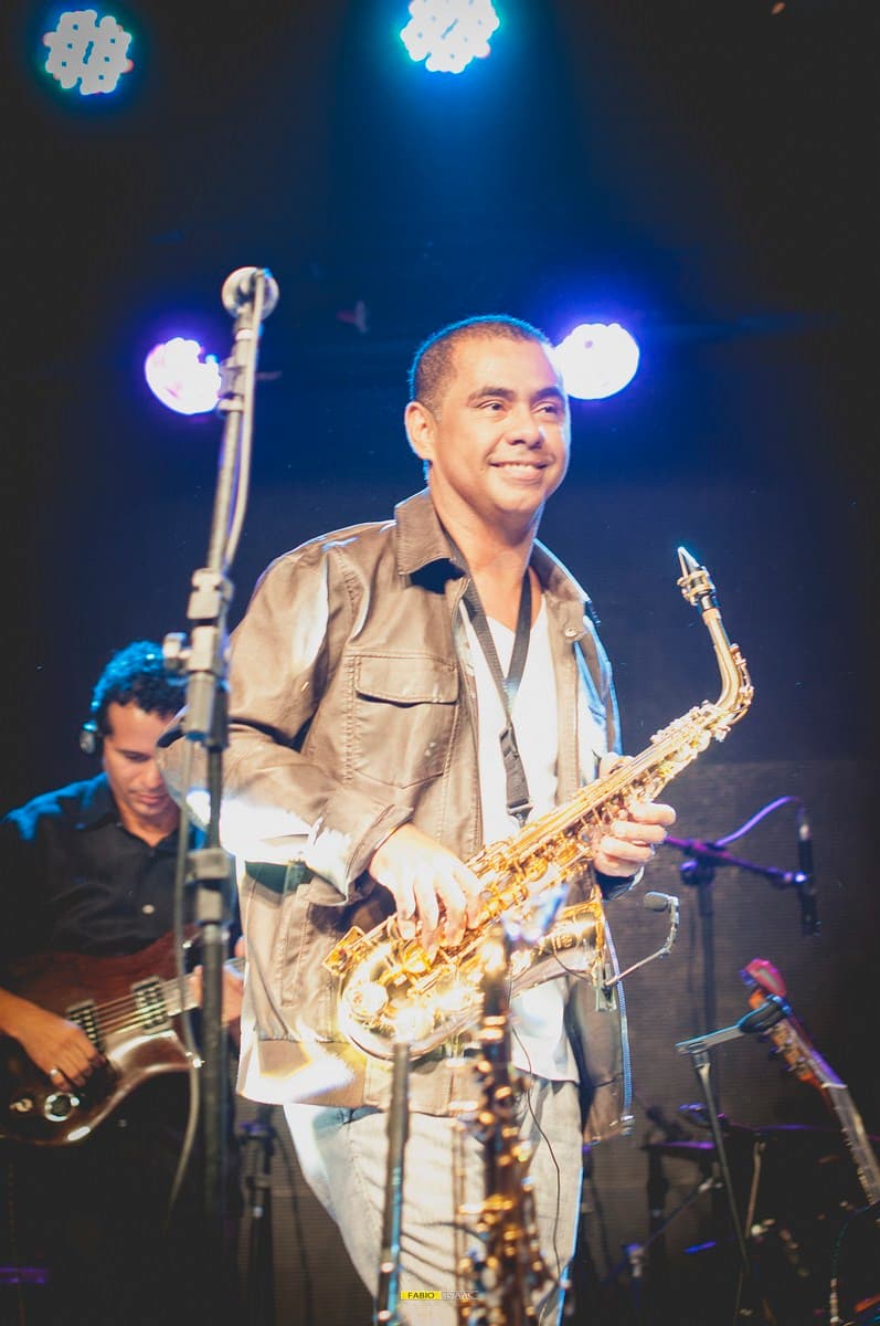 Chico Bethoven completa 30 anos de carreira com show e lançamento DVD na terça-feira