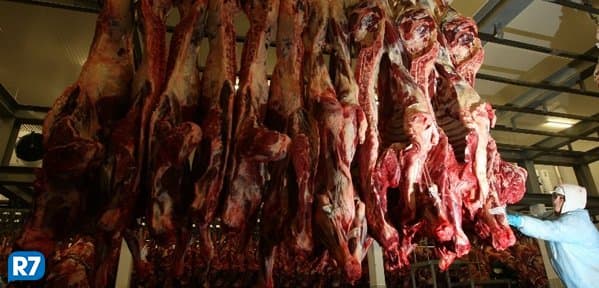 Operação Carne Fraca: Ministério da Agricultura "foi tomado de assalto", diz juiz, sobre troca de "favores" ao logo de anos