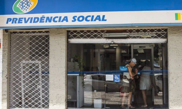 Previdência: idade mínima na transição começará em 50 anos para mulher e 55 anos para homem