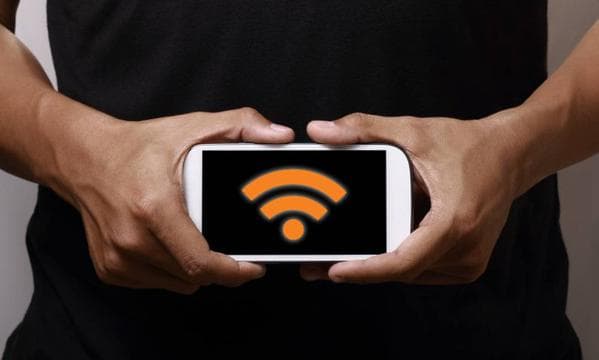 13% dos domicílios brasileiros conectados usam a rede do vizinho