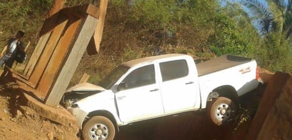 FOTOS: Prefeito no MA sofre acidente ao cair de ponte que esqueceu de consertar