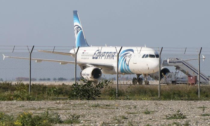 URGENTE: Avião que decolou de Paris para o Cairo com 69 pessoas a bordo desaparece do radar