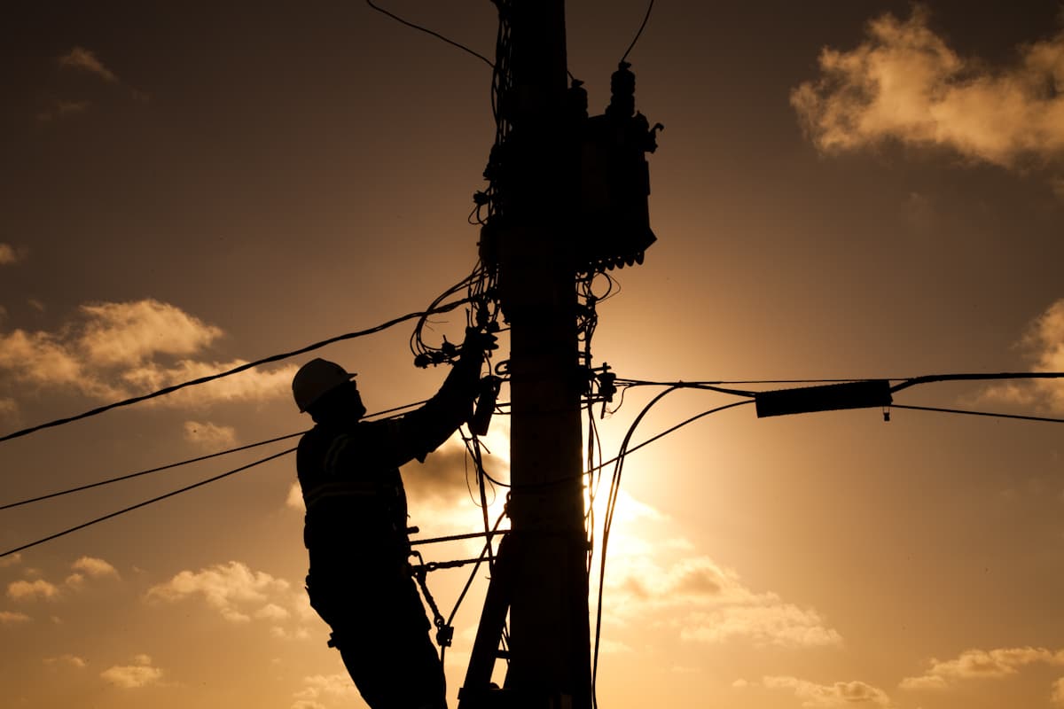 Cosern alerta para cuidados com a rede elétrica durante o período de chuvas