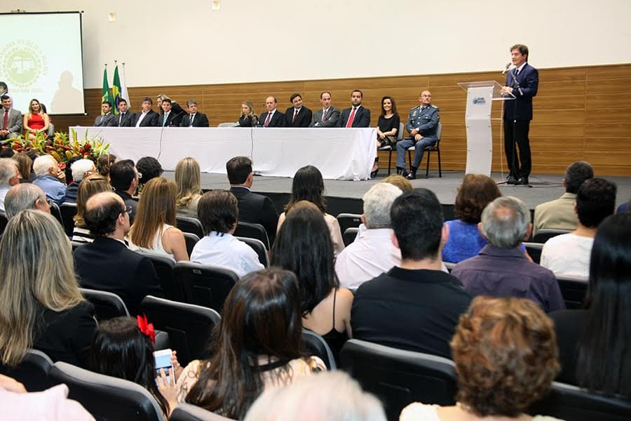 Governador ressalta importância social dos defensores públicos durante posse da defensora geral