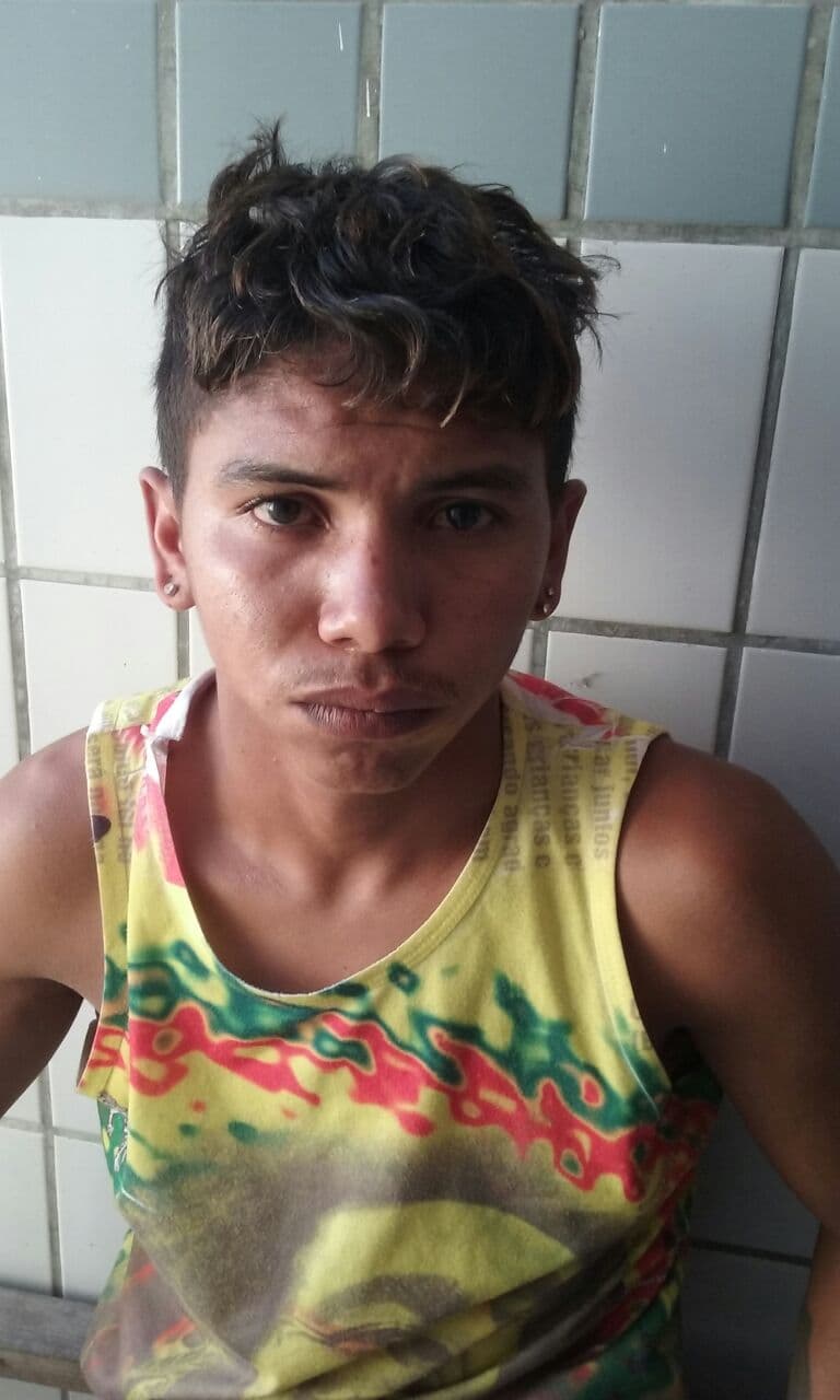 FOTOS: Suspeito de tráfico é preso com 38 pedras de crack e 101 trouxinhas de maconha em Natal nesta segunda