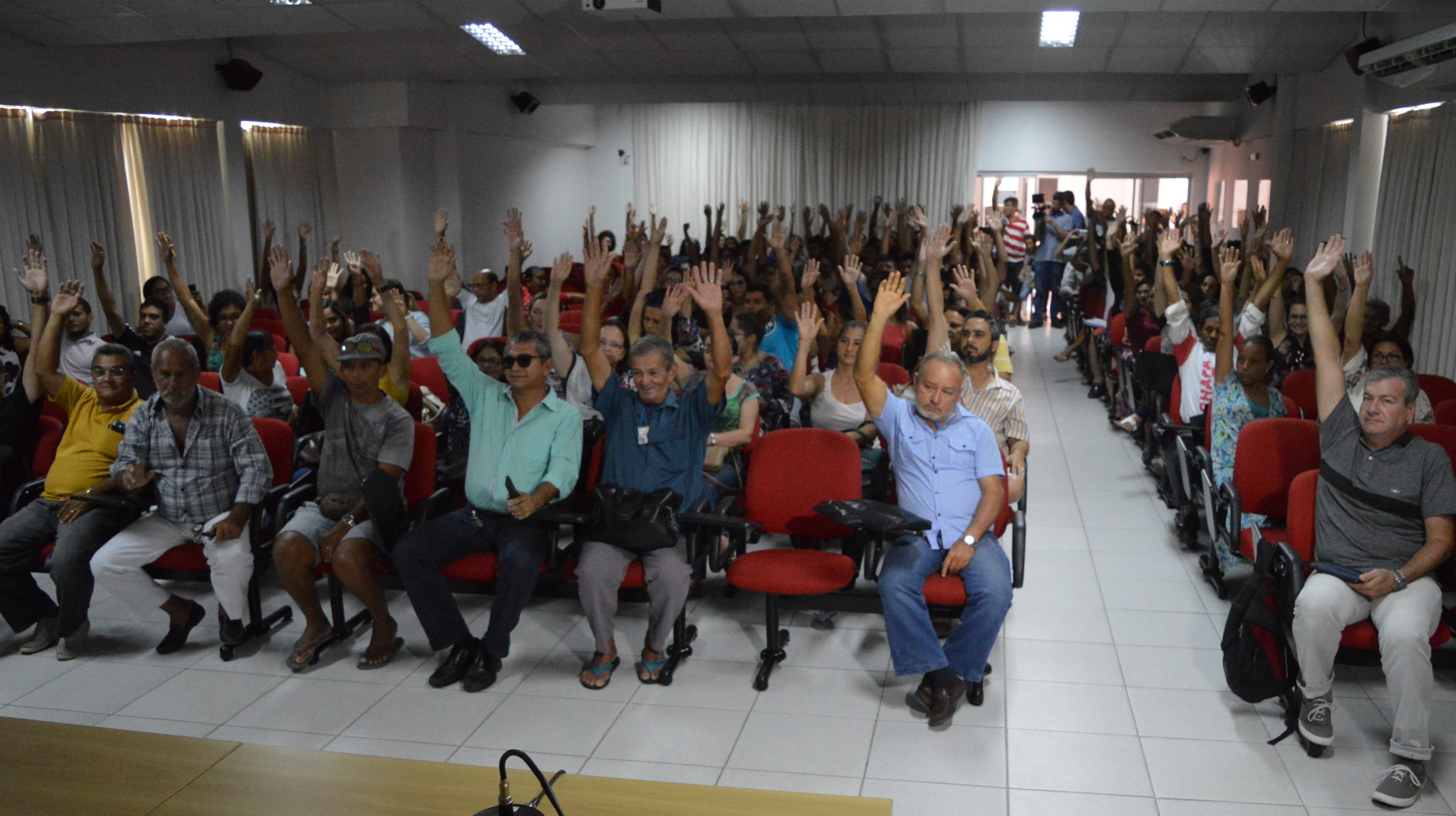 Em assembleia específica, Sinsenat decide pela manutenção da greve unificada