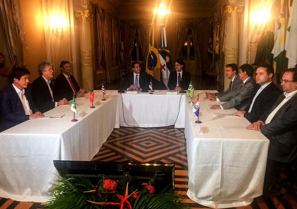 Governadores do Nordeste se reúnem em Pernambuco para discutir PEC do teto e retomada de programas