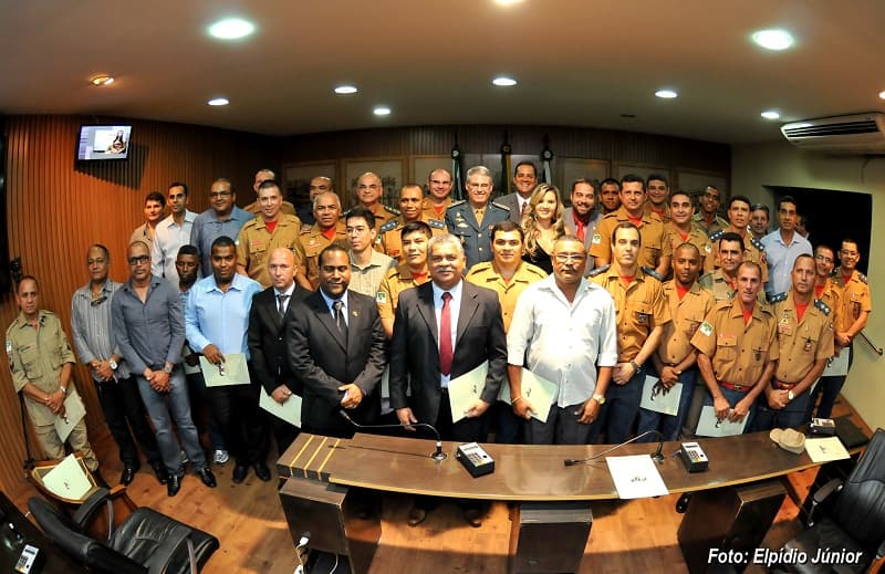 FOTOS: Câmara Municipal homenageia equipes que atuaram no resgate em Mãe Luiza