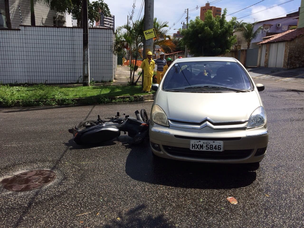 FOTOS: Colisão em Capim Macio deixa um ferido