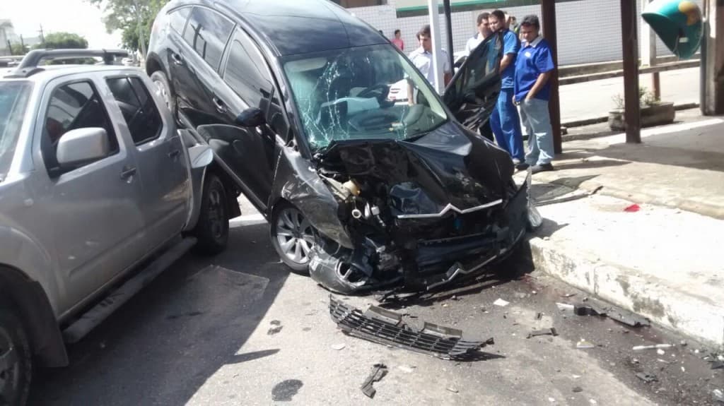 FOTOS: Acidente impressionante na Zona Sul de Natal no início da tarde desta segunda