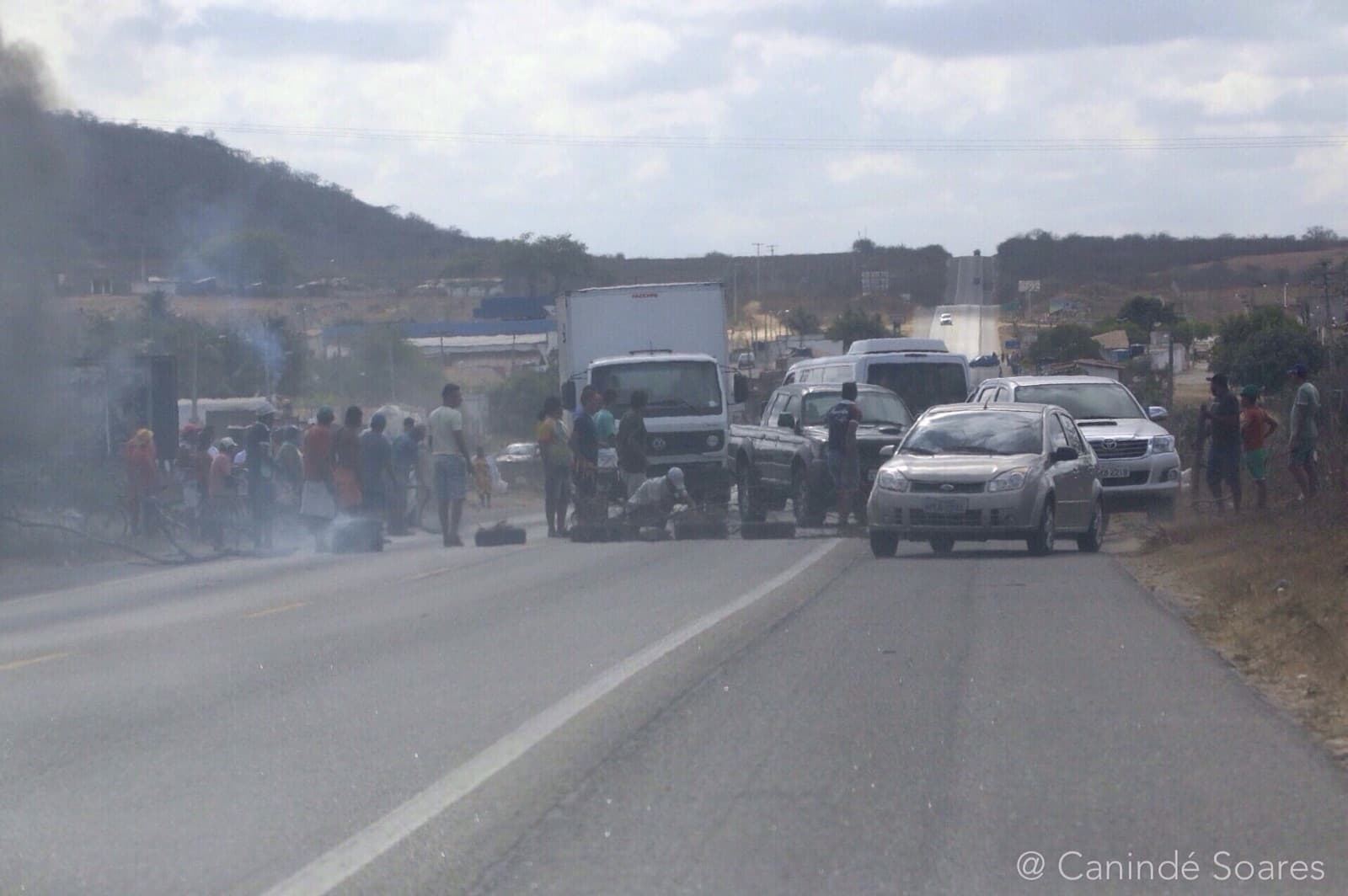 FOTO: Trecho da BR-304, em Riachuelo, é bloqueado manhã desta segunda