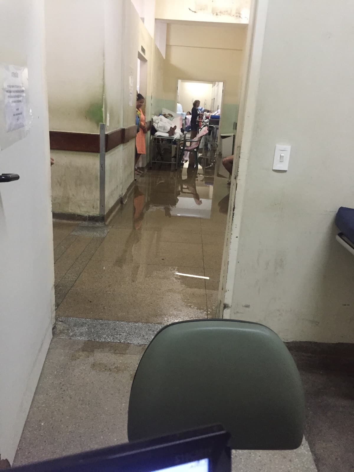 FOTOS E VÍDEOS: Chuva no Hospital Santa Catarina provoca alagamento