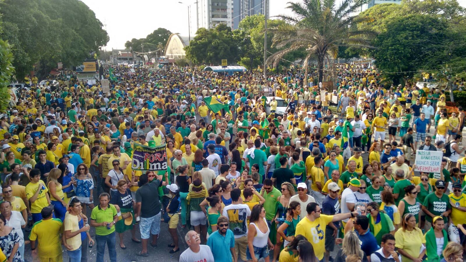 Organização estima em 15 mil pessoas presentes na manifestacão em Natal; veja mais FOTOS