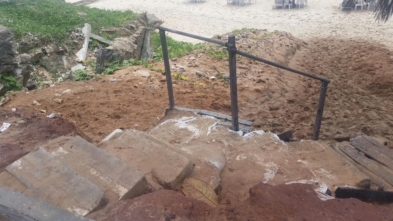 DESTRUIÇÃO TOTAL (FOTOS): Final do calçadão de Ponta Negra virou ruínas; escadaria desapareceu
