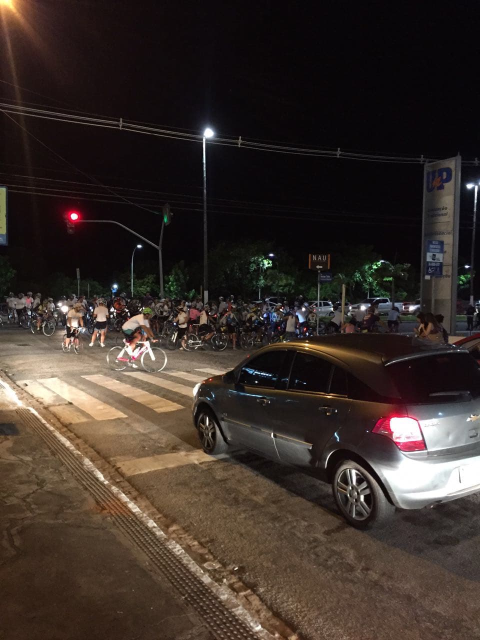 PROTESTO (FOTOS): Ciclistas fecham os dois sentidos da Av. Roberto Freire