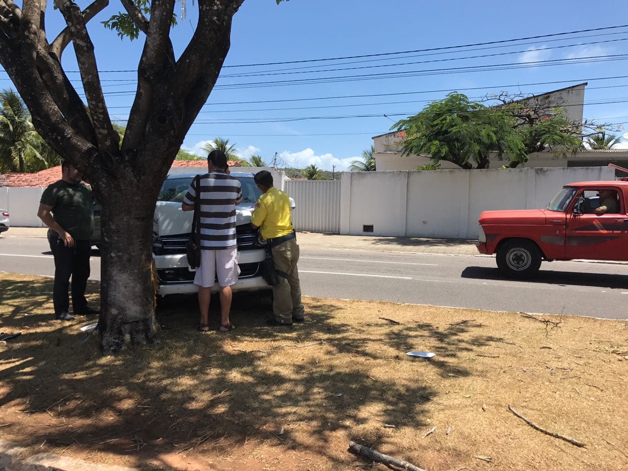 FOTOS: Acidente na manhã desta terça-feira na Hermes da Fonseca provoca congestionamento