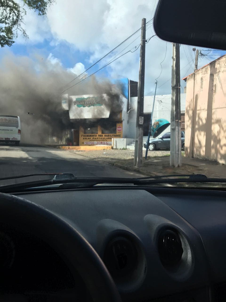 FOTOS: Incêndio em estabelecimento na Jaguarari