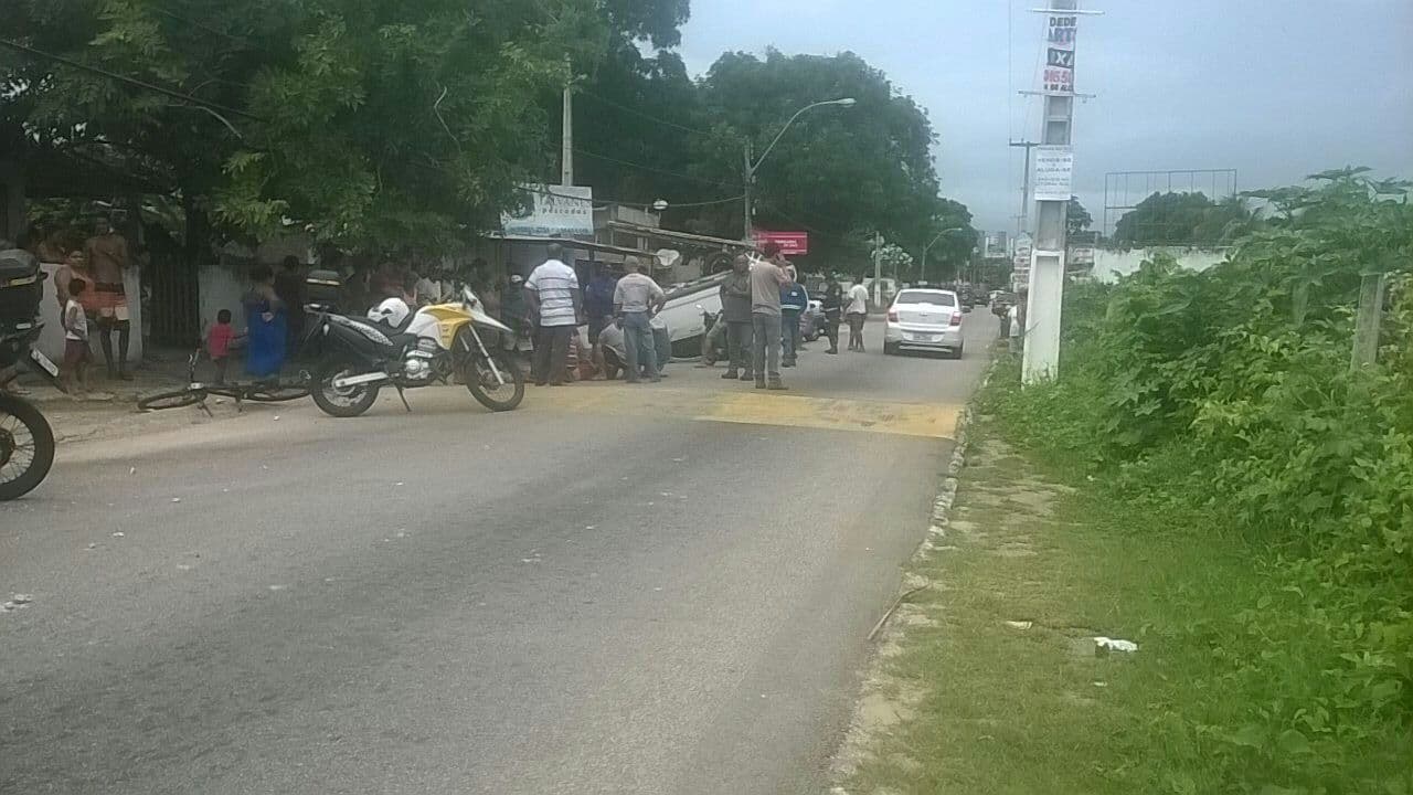 FOTOS: Vereador Luiz Almir perde controle de carro em Pium, bate em poste, atinge ciclista e capota