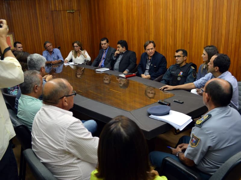 Vice-governador intermedia reivindicações de segurança e saúde