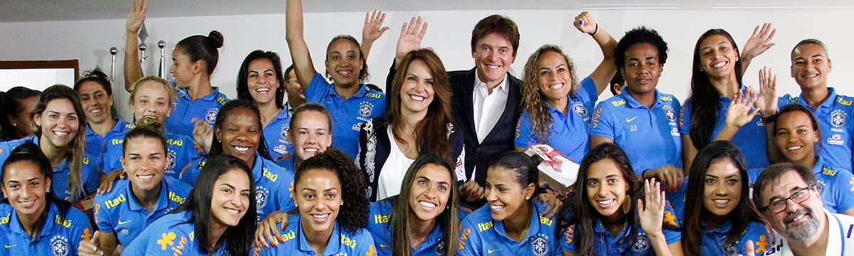 FOTO: Robinson recebe Seleção Brasileira Feminina de Futebol