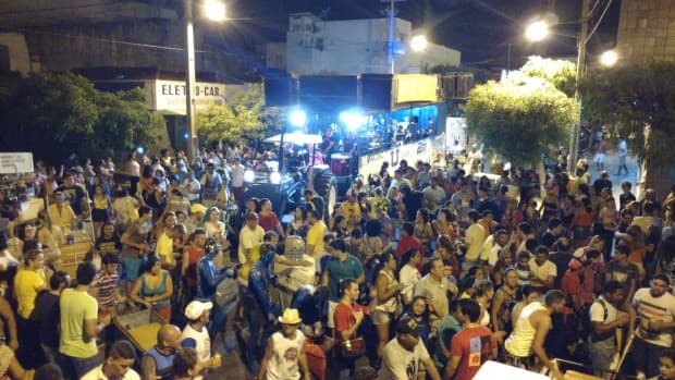 FOTO: Bloco do Magão arrasta multidão no segundo dia de folia em Caicó