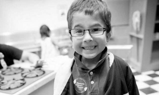 Menino morre ‘após seus pais rezarem em vez de chamar um médico'