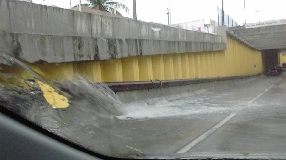 FOTOS: Tubulação rompida na Av. Mor Gouveia forma