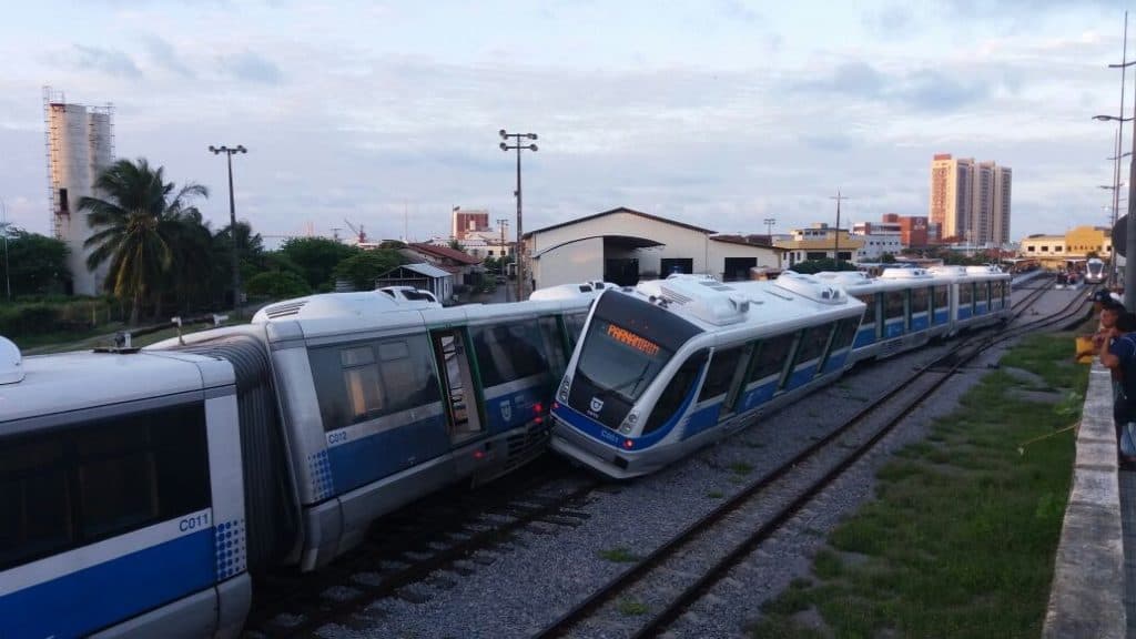 FOTO: Trens colidem durante manobra em Natal; serviço é suspenso